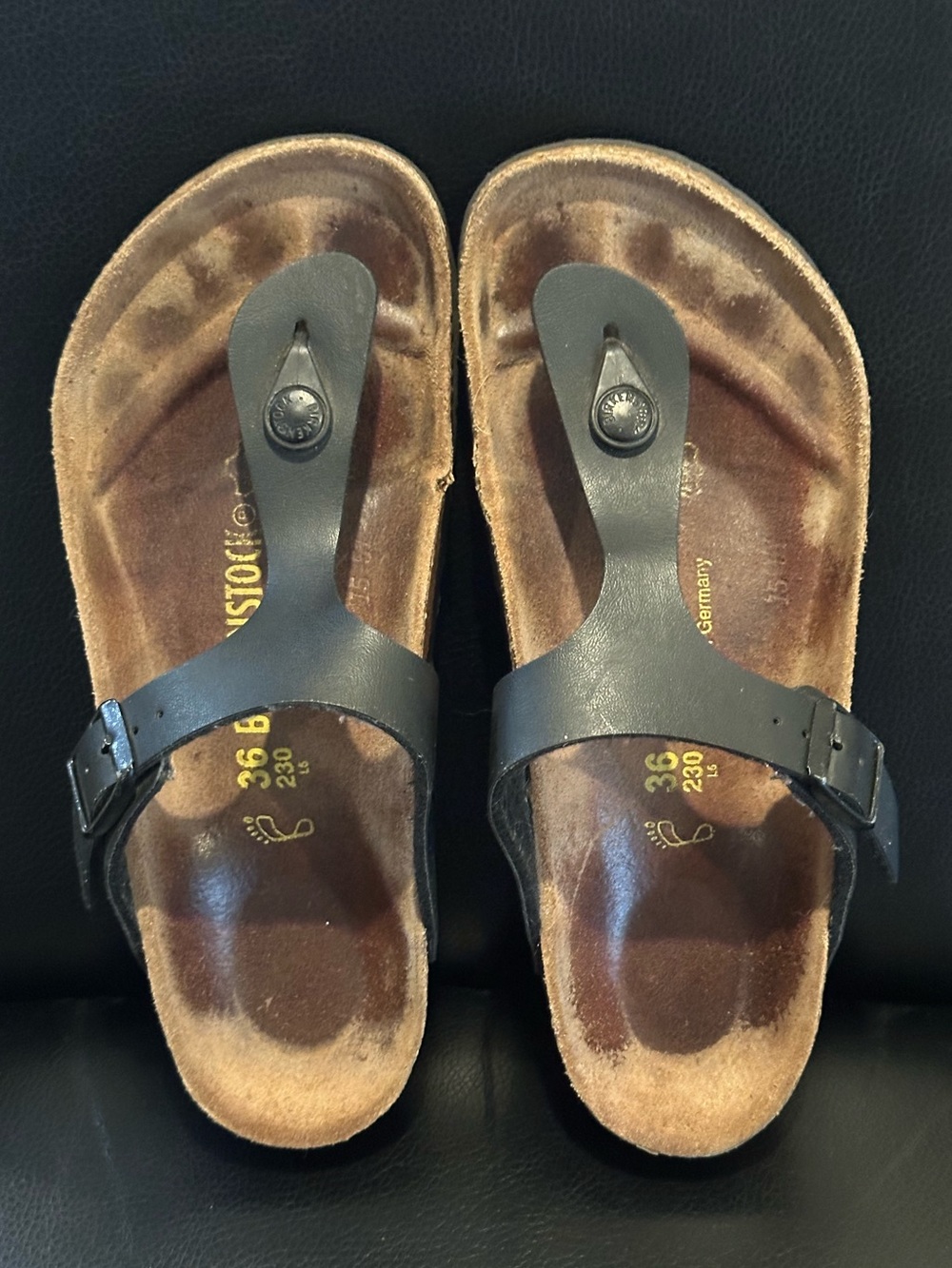 Birkenstock Gizeh sandals / EU 36 / in black / EUC / pre-loved